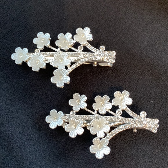 Gorgeous Flower Hair Clips - Picture 3 of 16